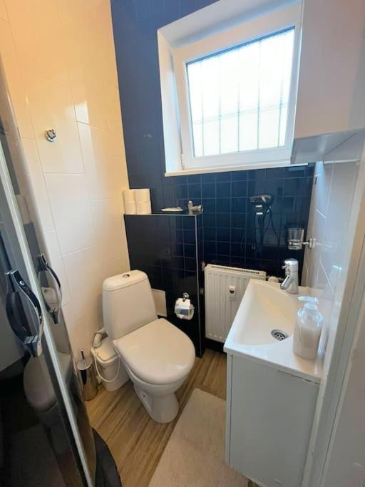Leilighet Cozy 1-bdroom In The Centre, Free Parking *