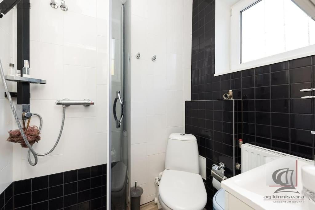 Cozy 1-bdroom In The Centre, Free Parking Leilighet *