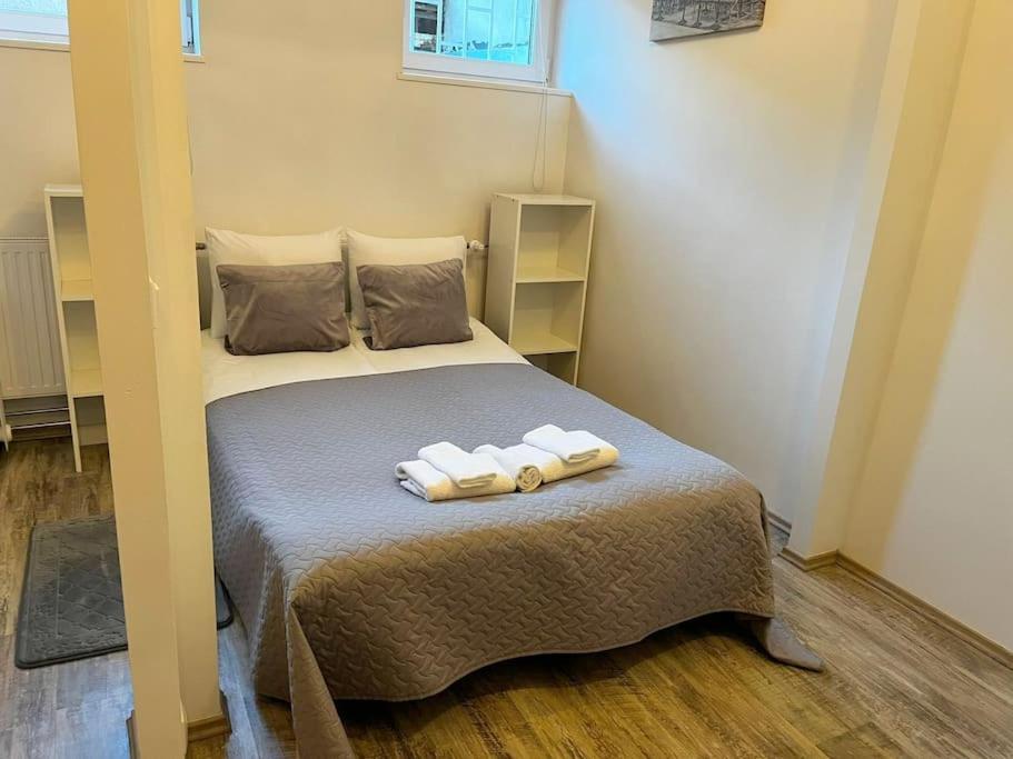 Leilighet Cozy 1-bdroom In The Centre, Free Parking *