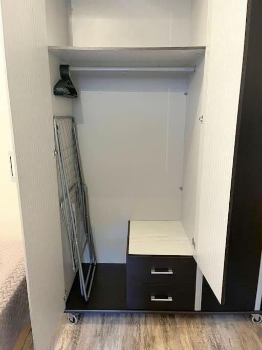Cozy 1-bdroom In The Centre, Free Parking Leilighet *