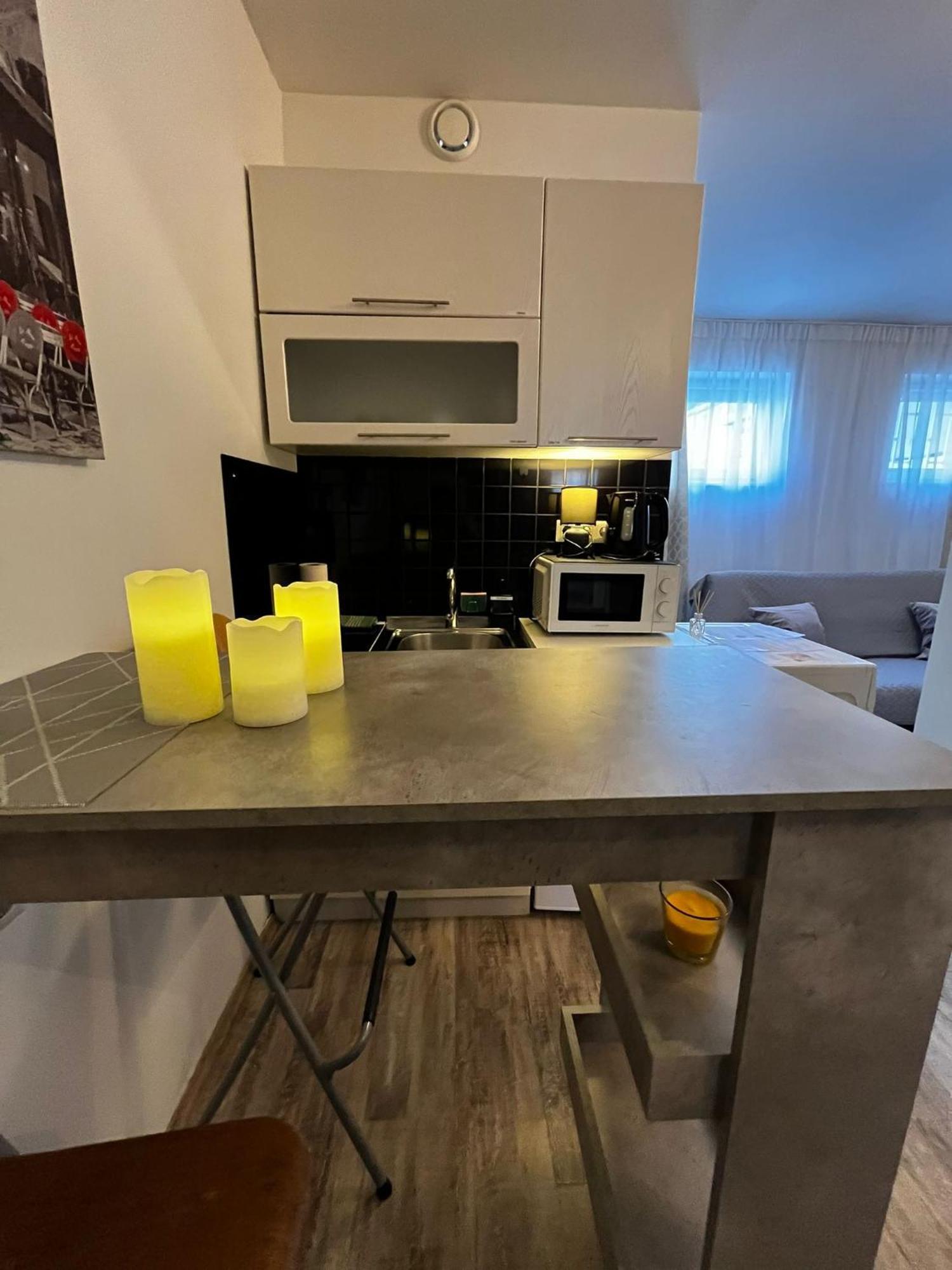 Cozy 1-bdroom In The Centre, Free Parking Leilighet