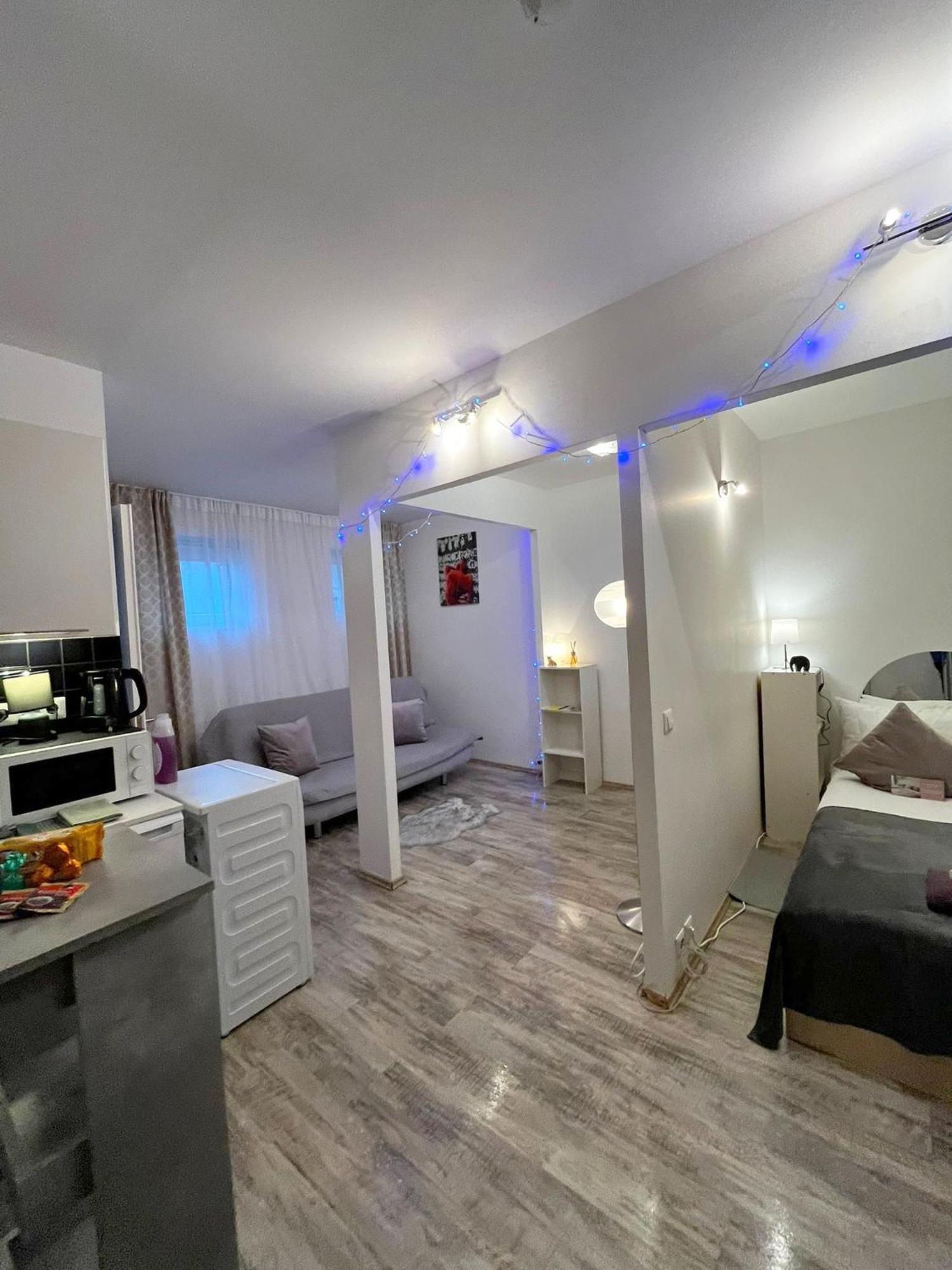 Cozy 1-bdroom In The Centre, Free Parking Leilighet